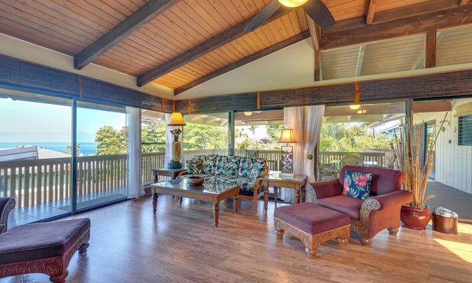 Kailua-Kona Cottage | Wheelchair Accessible Kona Gem w/Ocean Views!