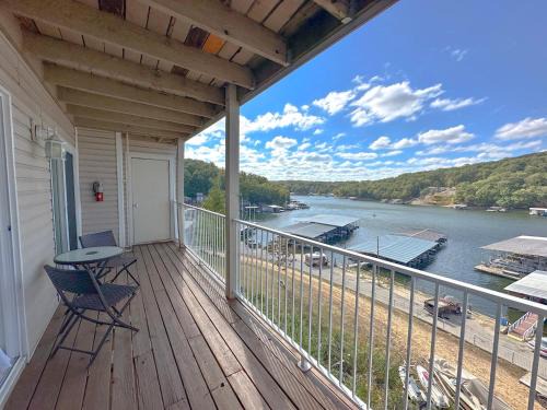 Lake Ozark House | Wheelhouse Wonderland Lakefront Luxury Condo