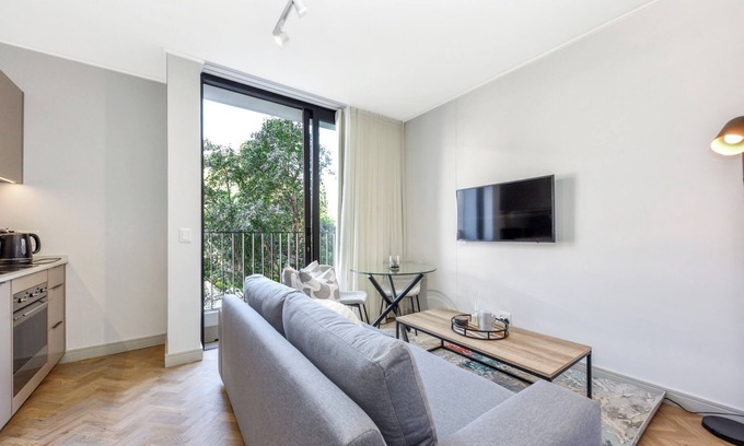 Greater Johannesburg Metropolitan Area Apartment | Where Business Meets Pleasure, Luxe Retreat