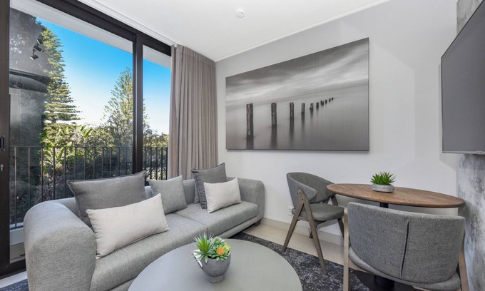Greater Johannesburg Metropolitan Area Apartment | Where Elegance Meets Ease | One Rosebank Retreat