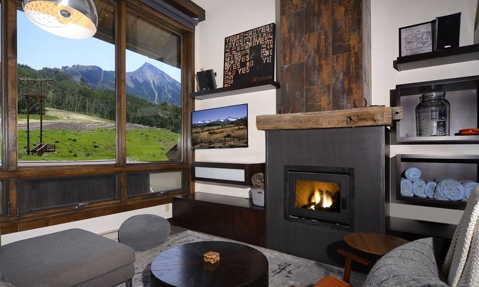 Crested Butte House | Whetstone 307/Ski-in Ski-out Condo next to the ski school! A/C in Summer/Hot Tub
