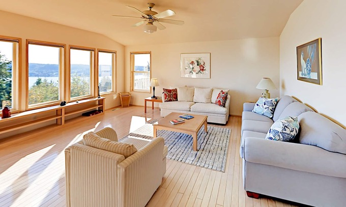 Oak Harbor House | Whidbey Island Getaway w/ Incredible Views of Skagit Bay