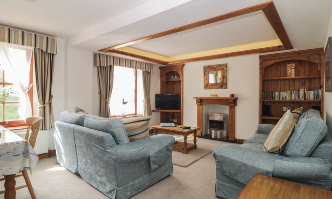 Plymouth Cottage | WHIDBEY LUXURY APARTMENT, family friendly, with pool in Plymouth