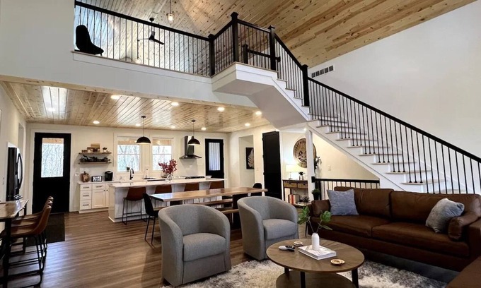 Logan House | Whiskey Ridge Cabins- Hocking Hills Luxury Cabin
