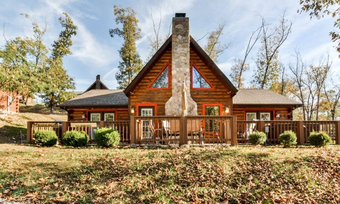 Branson Cedars Cabin | Whispering Moose | 3 Bed, 2 Bath