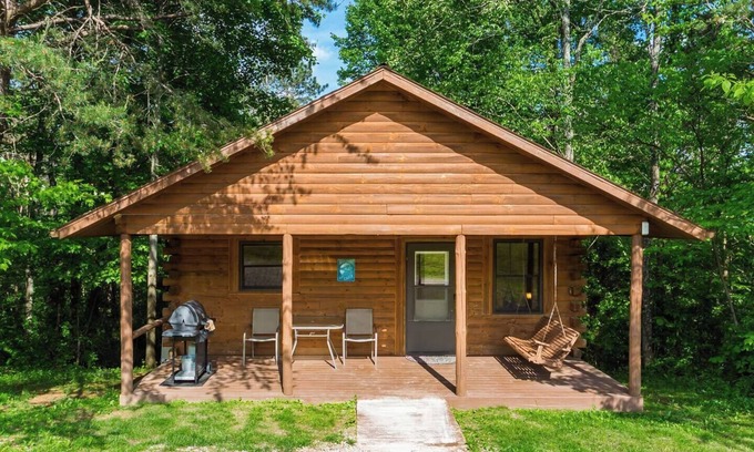 Logan Cabin | Whispering Pine: Cozy Cabin with Hot Tub & Views