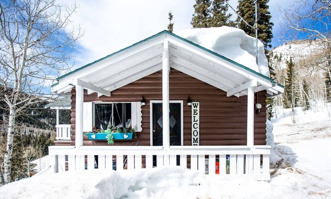 Salt Lake Mountain Resorts Cabin | Whispering Pines by Cottonwood Lodging