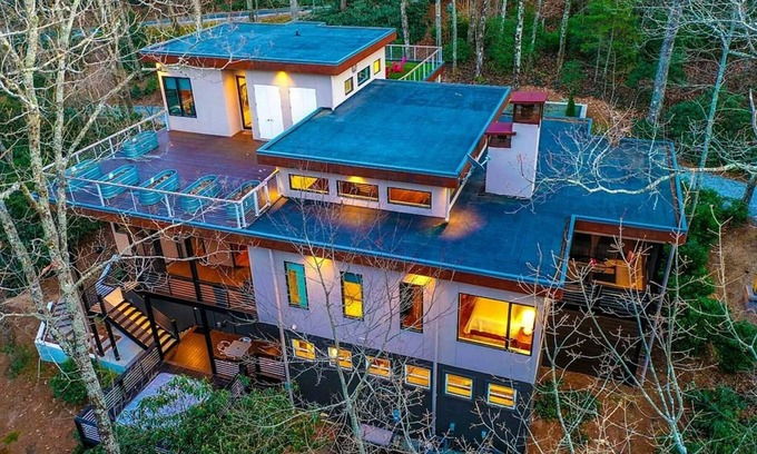 Highlands Cabin | Whispering Pines | Exquisite Modern Home with Hot Tub & Guest Suite