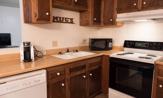 June Lake Hotel | Whispering Pines