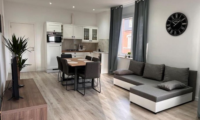 Saint-Laurent Apartment | White apartment, 2 Chambre-Arrivée autonome-Wifi rapide