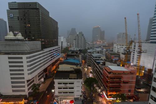 Silom Apartment | White Base