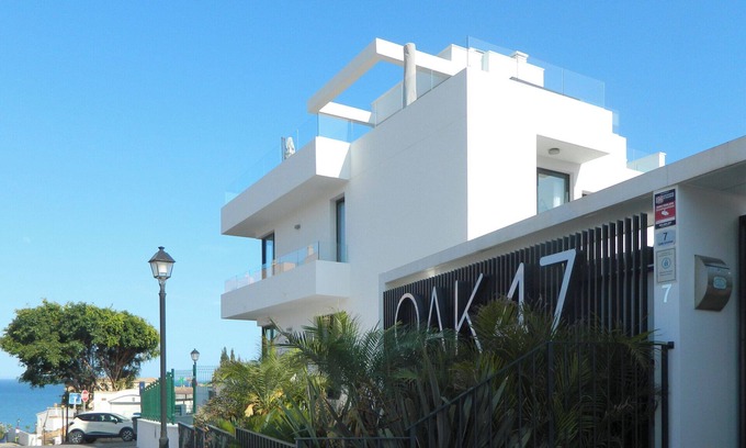 Fuengirola Villa | WHITE HOUSE : Charming & spacious Villa, Big terrace with sea & mountain views .
