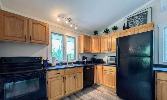 Intervale Ski Chalet | White Mountain Chalet | Minutes to Hiking + Rivers