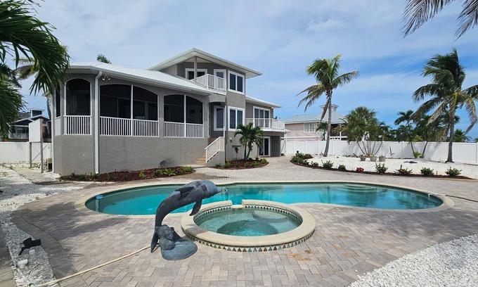 Bradenton Beach House | White Pelican House: Waterfront Home w/Private Dock