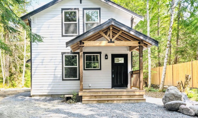 Ashford Cabin | White Rainier- HotTub+2BR+Loft/2BTH+AC+Wi-Fi
