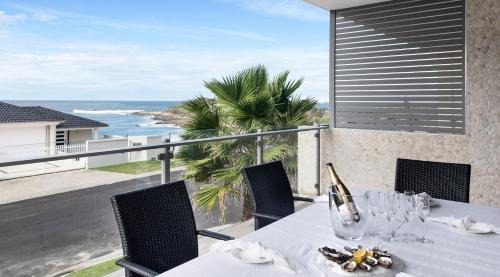 Yamba Apartment | White Sails 1 - Overlooking Convent Beach