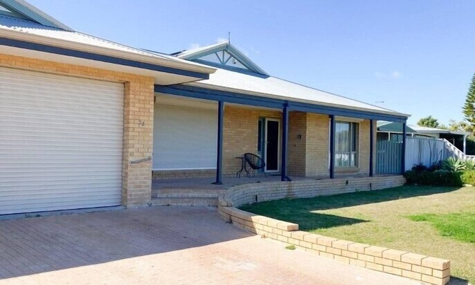 Lancelin House | White Sands - Located just 300m from Lancelin’s beautiful Back Beach.