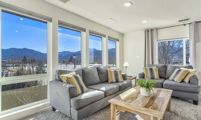 Colorado Springs Cottage | Whole Duplex! 3 Bedrooms, 2 Bathrooms, 4 Beds, Sleeps 8