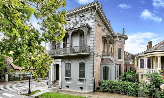 Faubourg Marigny Bed & Breakfast | Wieland Suite Spacious 3 rm King Suite, eat in kitchenette, laundry, courtyard view