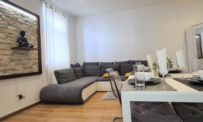 Rudolfsheim-Funfhaus Apartment | Wiener Buddha Style Flat - Märzstraße City Apartment
