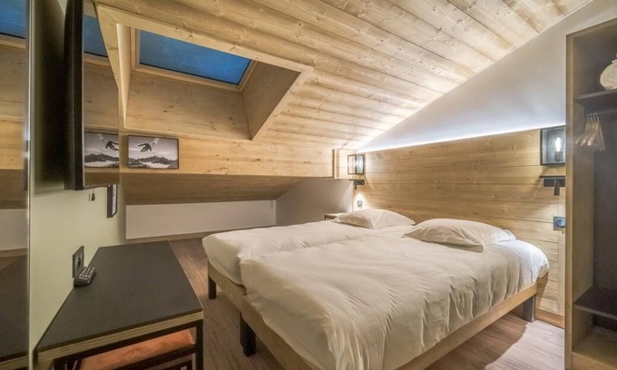 La Rosiere Apartment | Wifi, 100m from ski slopes, 5th floor, view valley, swimming pool, sauna, hammam, tv, ski locker