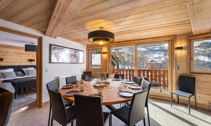 Saint-Martin-de-Belleville Apartment | Wifi, ski-in/ski-out & foot of the slopes, 3rd floor, balcony, fireplace or stove, parking, tv