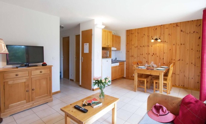 Saint-Etienne-en-Devoluy Apartment | Wifi, ski-in/ski-out & foot of the slopes, fitness, swimming pool, terrace, balcony, parking, tv