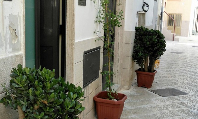 Valenzano House | WiFi, single room with private bathroom, air conditioning and balcony of relevance