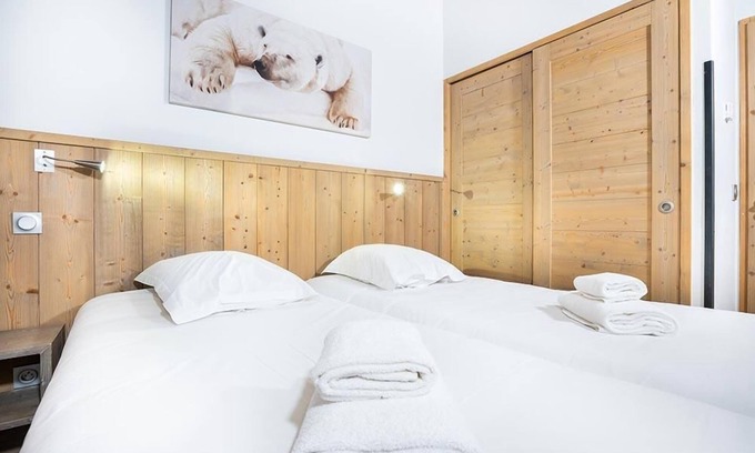 La Rosiere Apartment | Wifi, ski-in/ski-out & foot of the slopes, 4th floor, view valley, swimming pool, sauna, hammam