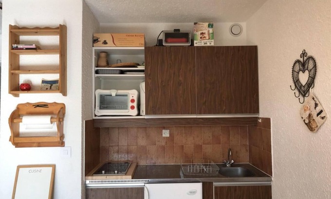 Correncon-en-Vercors Apartment | Wifi, ski-in/ski-out & foot of the slopes, 4th floor, balcony, tv, 32m², Villard de Lans