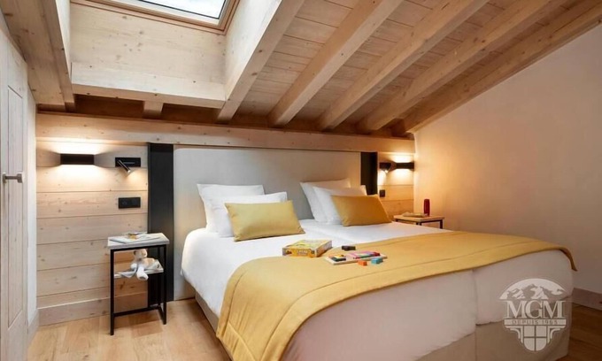 Manigod Apartment | Wifi, ski-in/ski-out & foot of the slopes, view mountain, swimming pool, sauna, hammam, balcony