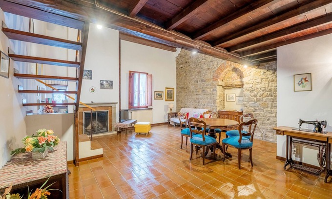 Oltrarno Apartment | WiFi| Street Parking| Bus 2 min| Medici in Podestà