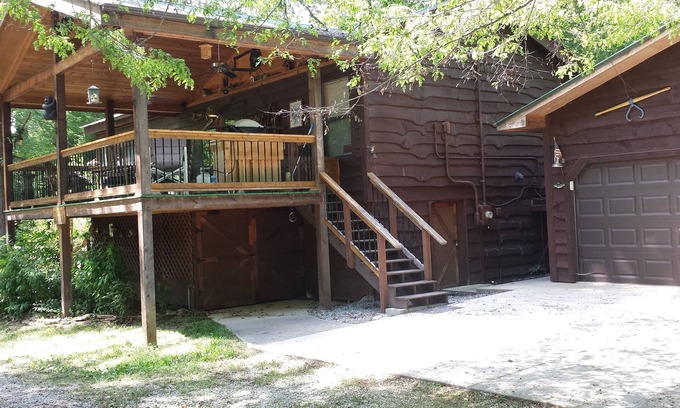 Franklin Cabin | Wild Bills Riverfront Escape - Garden hot tub