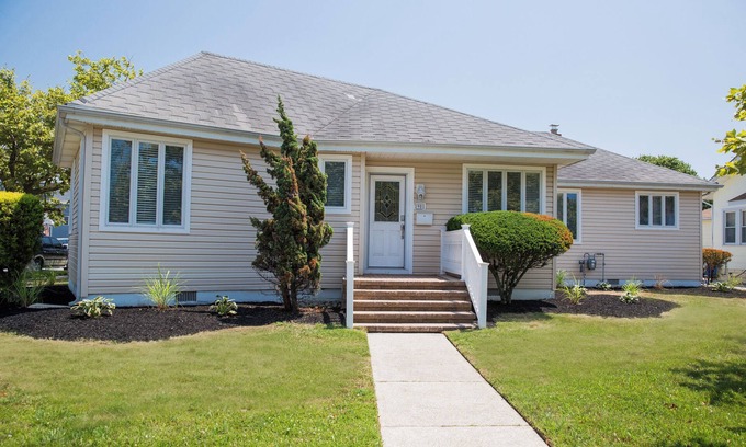 Cape May - Wildwood House | Wild Flip Flops by Victory Properties - Sleeps 10 - Single Family Home w/parking