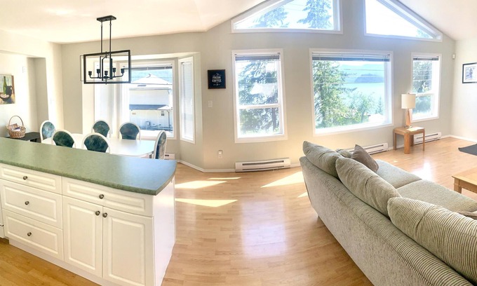 Celista House | "WILD SIDE" Duplex - Semi-Waterfront - Shuswap Lake