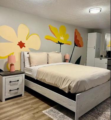 Townsend Hotel | Wildflower Room At The Trailblazer Unit 11