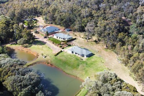 Yallingup Siding House | Wildgreen Villa - Lakeside Hideaway in Winery Estate