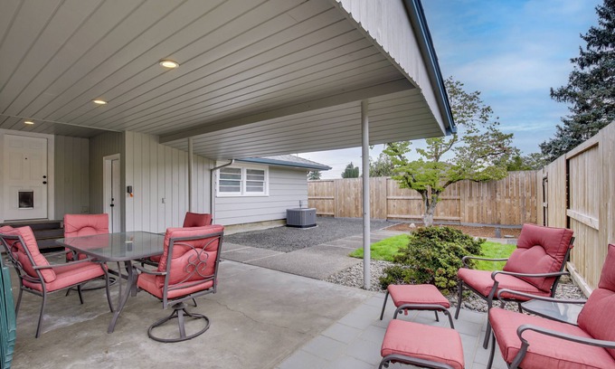 Albany House | Willamette Valley Family Home w/Fenced Yard