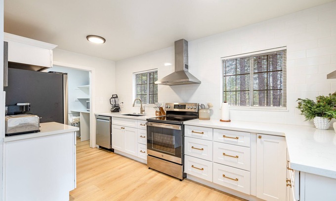 Williams House | Williams Pines TrainStation Home