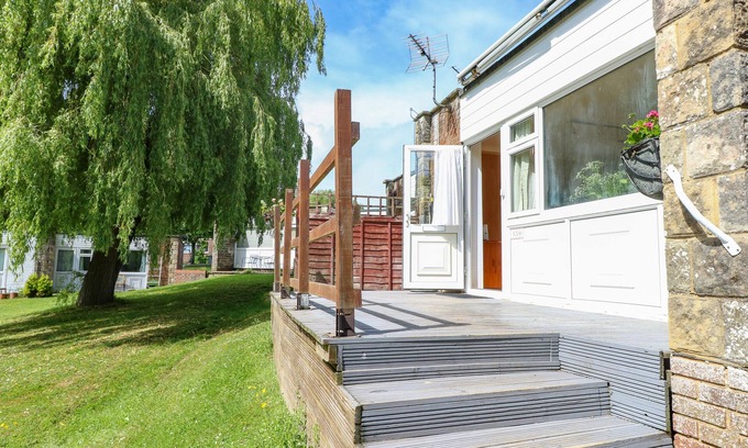 Cowes Cottage | WILLOW CABIN, family friendly, with a garden in Cowes