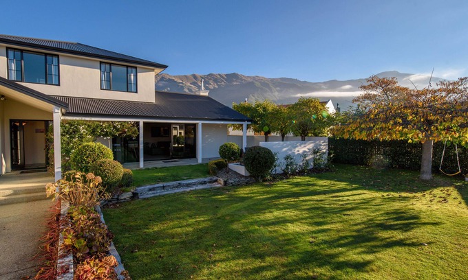 Wanaka Cottage | Willowridge Escape - Wanaka Holiday Home