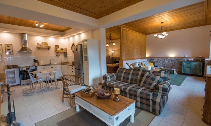 Karpenisi House | Willows Lodge