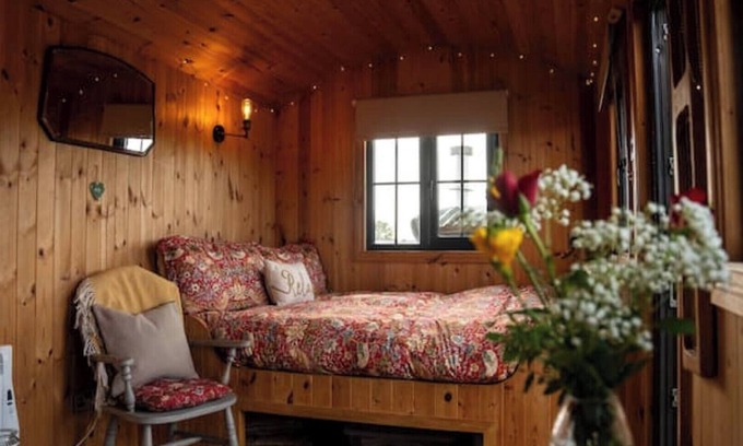 Annalong Cabin | Willowtree Glamping Mournes Luxury secluded