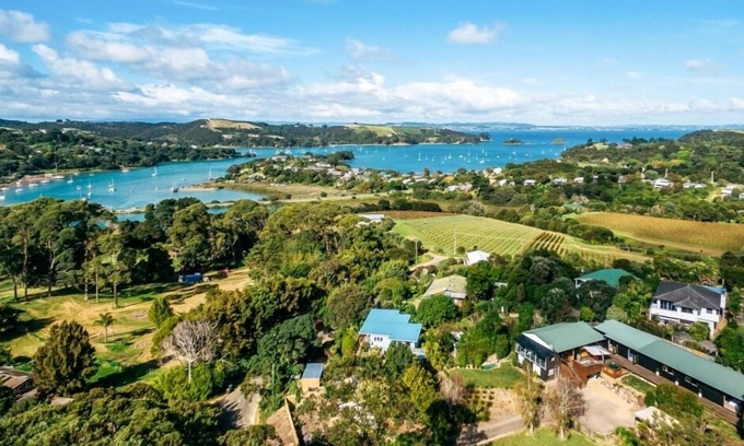 Surfdale House | WILMA HOUSE : Coast and Country