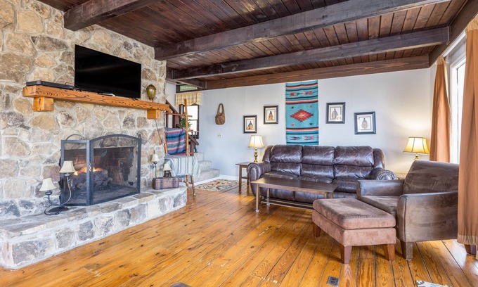 Helen Cabin | Windancer Lookout – Appalachian Mountain Views from Every Window