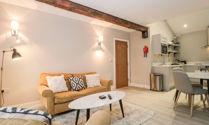 Kendal Cottage | WINDERMERE, pet friendly, character holiday cottage in Kendal