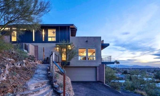 North Mountain House | “Windmill House” -Mountain/City views, super close to great hiking trails