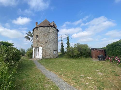 Cherrueix House | Windmill in Cherrueix near Mont Saint Michel