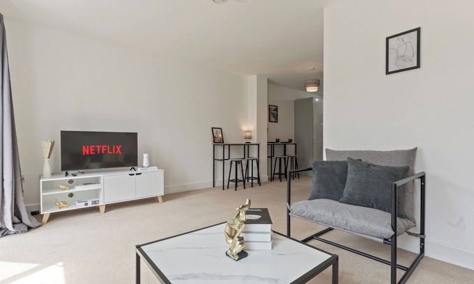 The Westside House | Windrush Grove Retreat in Birmingham