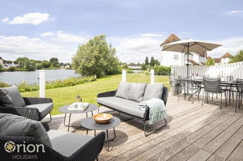 South Cerney House | Windrush Lake 89, Lodge View - P